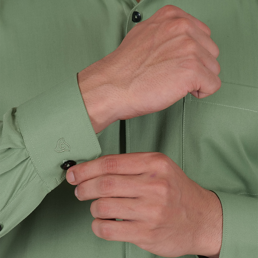 YOUNG & FORMALS by CAMBRIDGE Men's Slim Fit Formal Shirt | Solid Pattern | Full Sleeves | Spread Collar | Classic Business & Formal Wear for Office & Events (YF00002SF)