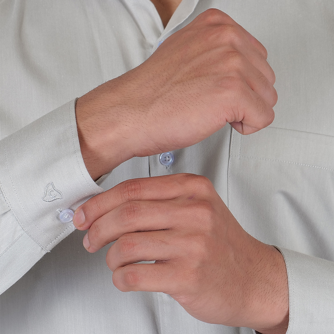 YOUNG & FORMALS by CAMBRIDGE Men's Slim Fit Formal Shirt | Full Sleeves, Spread Collar with Hanging Piping | Solid Chambray | Classic Business & Office Wear (YF00004SF)