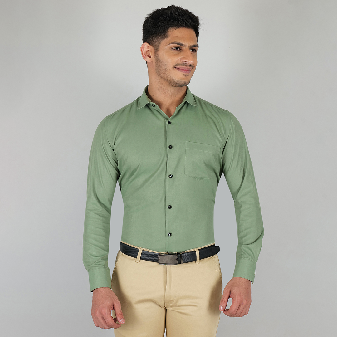 YOUNG & FORMALS by CAMBRIDGE Men's Slim Fit Formal Shirt | Solid Pattern | Full Sleeves | Spread Collar | Classic Business & Formal Wear for Office & Events (YF00002SF)